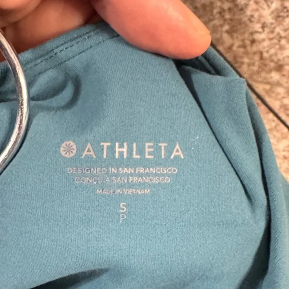 Athleta Conscious Crop
D-DD, Borealis Green - Picture 8 of 8